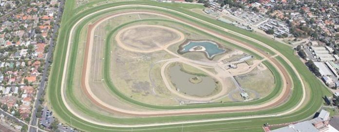 caulfield-racecourse Caulfield Racecourse edge track